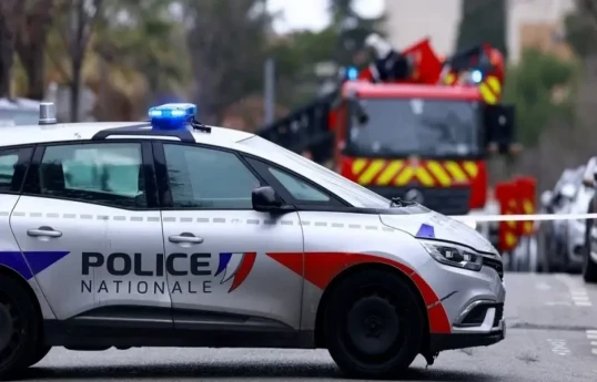 Driver kills 1, injures 5 after ramming car into crowd outside French wine bar