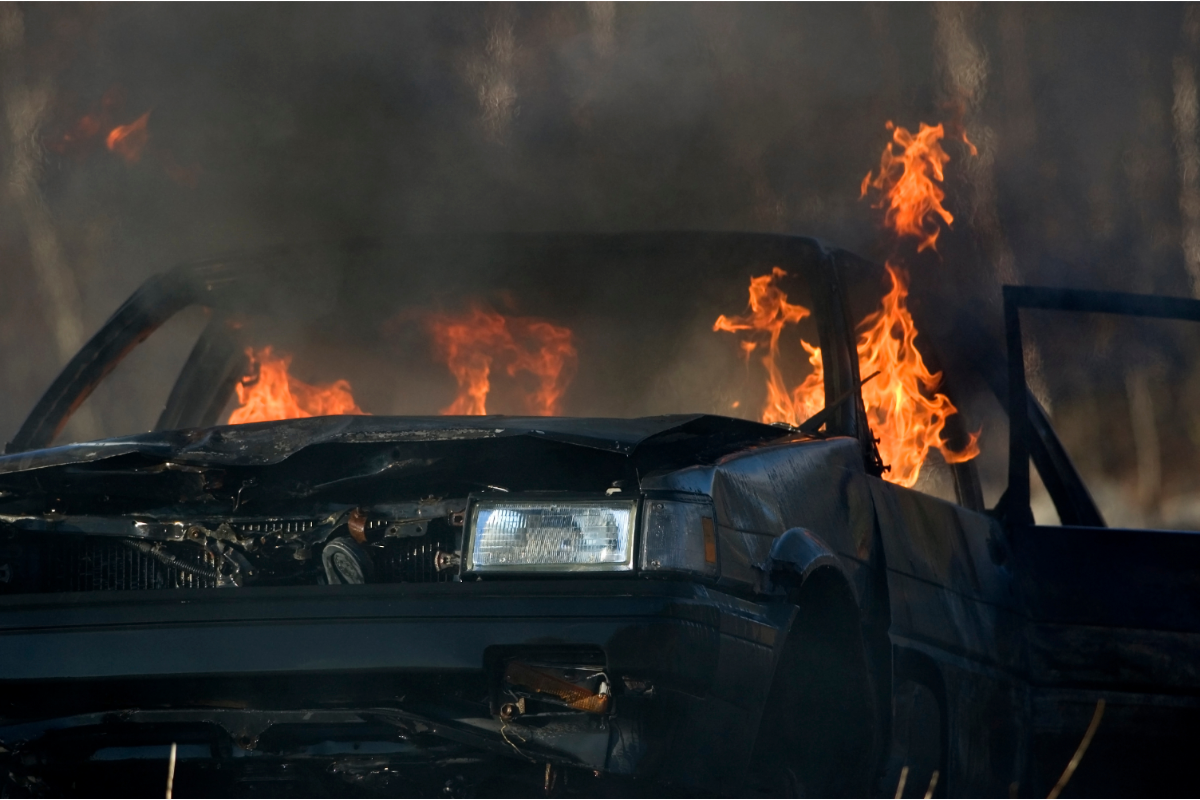 Car explodes in Moscow apartment building yard