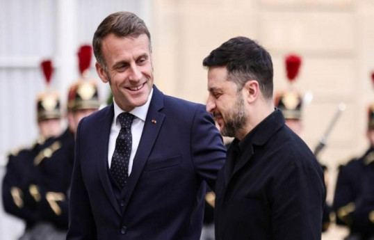 Emmanuel Macron, Volodymyr Zelensky