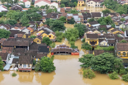 Death toll tops 800 as intense storms hammer Asian countries -PHOTO 