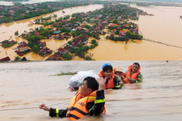 Death toll tops 800 as intense storms hammer Asian countries -PHOTO 