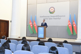 Azerbaijan MFA spokesperson Aykhan Hajizadeh meets with Diplomacy Volunteers