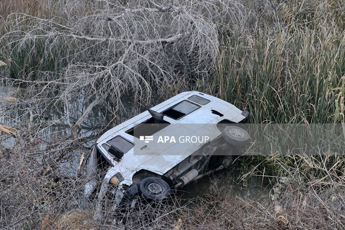 Minibus fell into canal in Azerbaijan