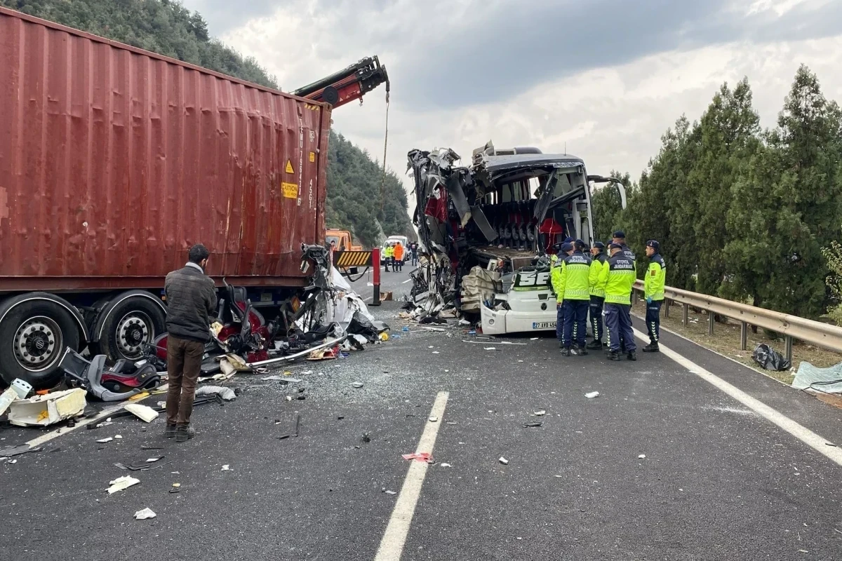 7 killed, 11 injured in road accident in Türkiye