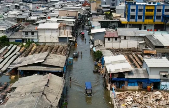 Indonesia flood death toll passes 900