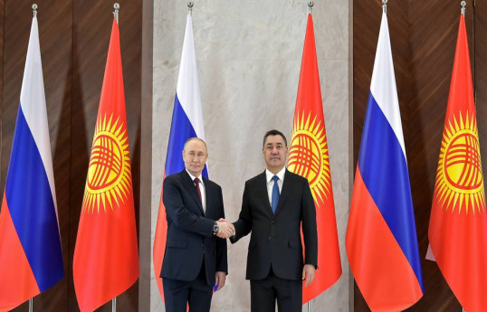Russian President Vladimir Putin and Kyrgyz President Sadyr Japarov