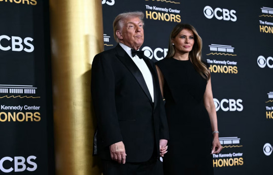 Trump arrives at Kennedy Center red carpet