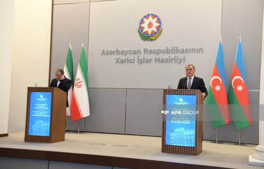 Iranian Foreign Minister Abbas Araghchi and Azerbaijani Foreign Minister Jeyhun Bayramov