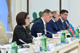 Speaker of Azerbaijani Parliament meets with Iranian FM