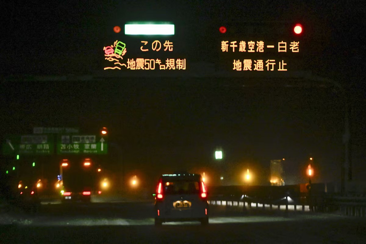 Japan lifts tsunami warning after 7.5-magnitude earthquake