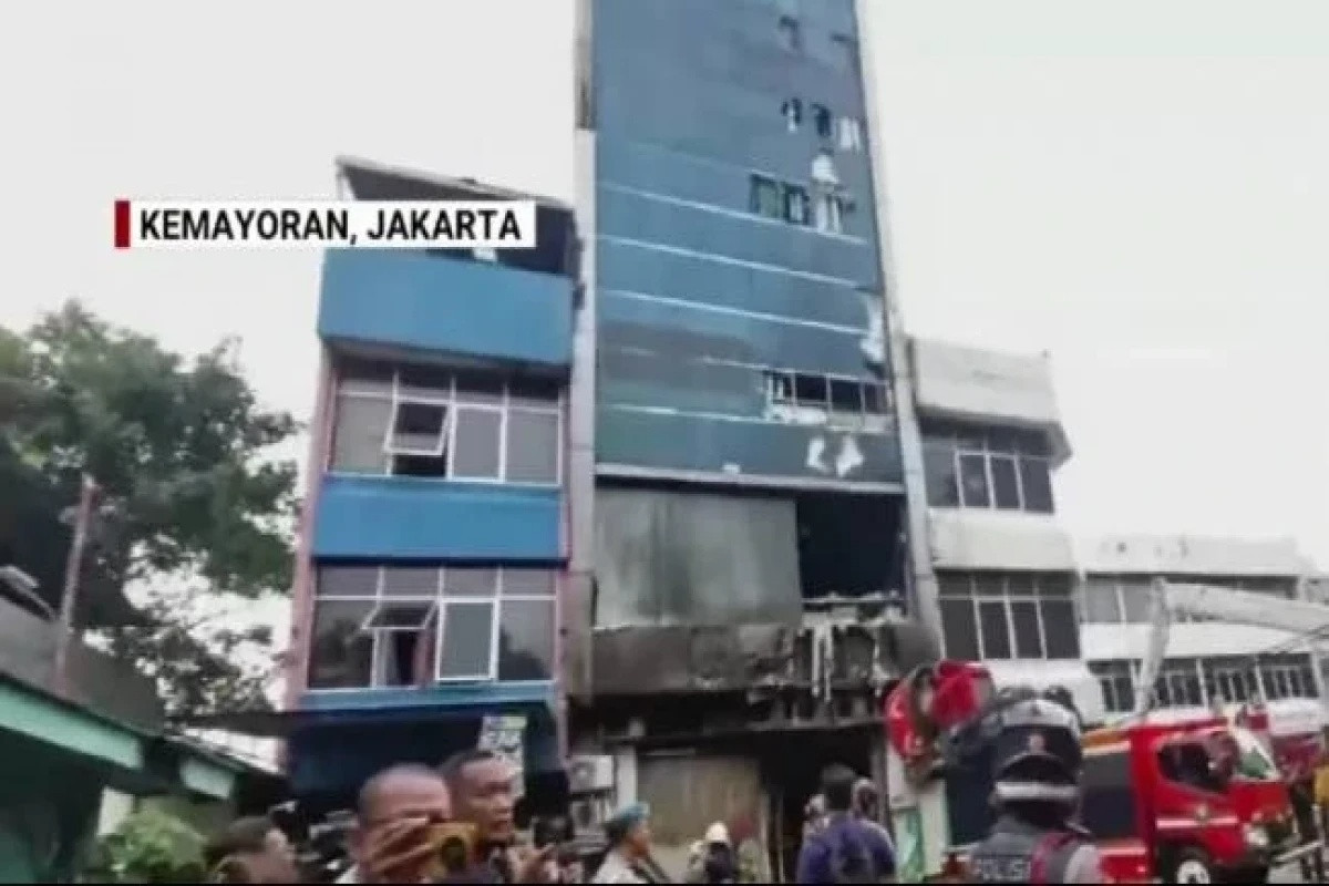 Fire in an office building in Indonesia’s capital kills at least 17 people