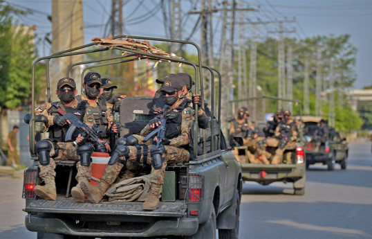 Six Pakistani soldiers killed in militant attack, sources say