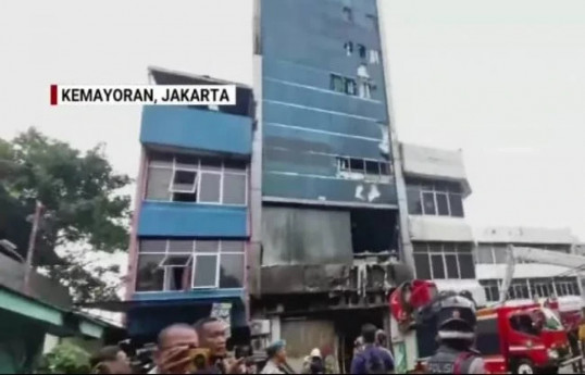 Fire in an office building in Indonesia’s capital kills at least 17 people