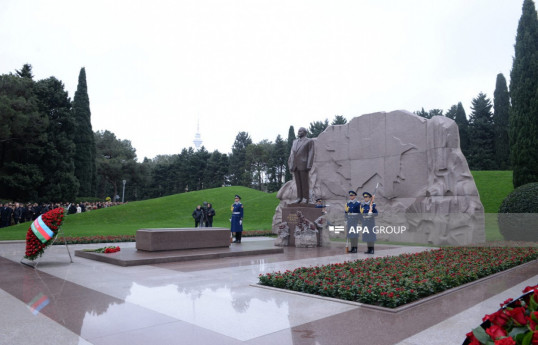 Officials, MPs, and public representatives visit Heydar Aliyev's grave in Alley of Honor -PHOTO REPORT 