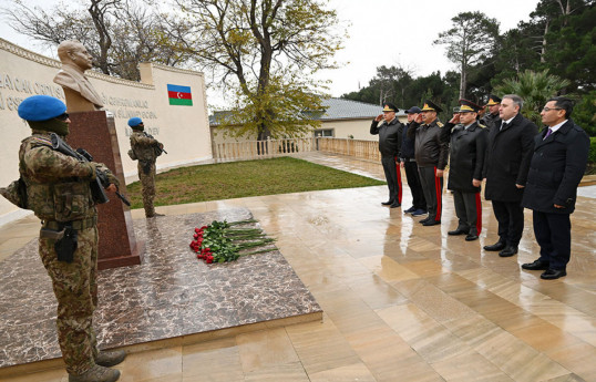 Azerbaijan Defense Minister and Uzbekistan military delegation visit a commando military unit-PHOTO -VIDEO 