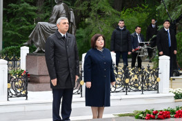 Azerbaijan’s state and government officials pay tribute to National Leader Heydar Aliyev