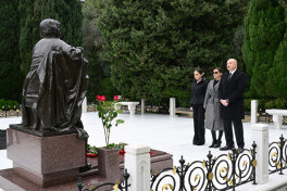 President Ilham Aliyev and First Lady Mehriban Aliyeva visited grave of National Leader Heydar Aliyev