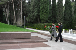 President Ilham Aliyev and First Lady Mehriban Aliyeva visited grave of National Leader Heydar Aliyev