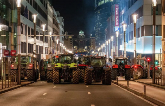 Farmers block roads in Brussels to protest South American free-trade deal
