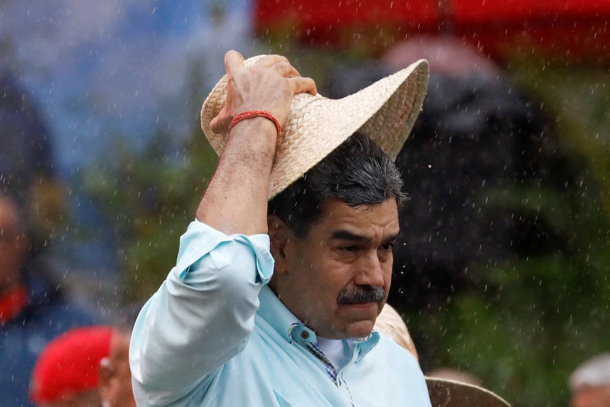US issues sanctions on family members and associates of Venezuela