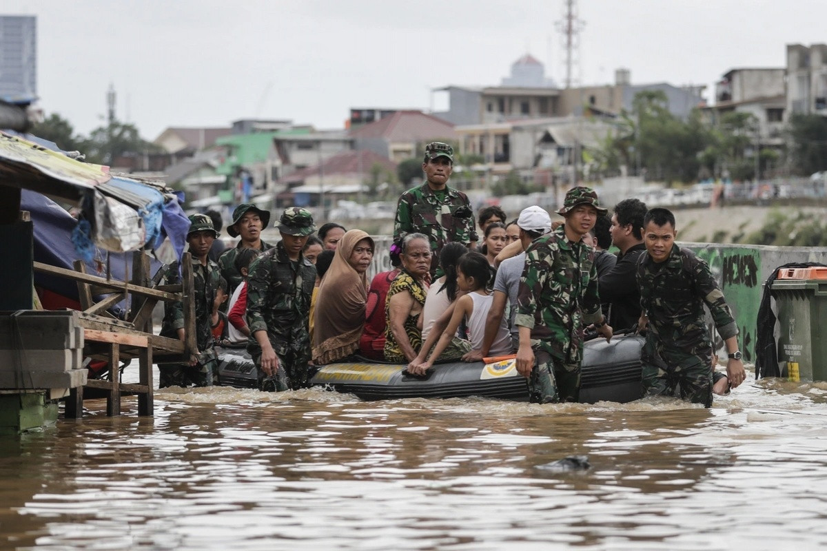 Number of flood victims in Indonesia exceeds 1,100 people