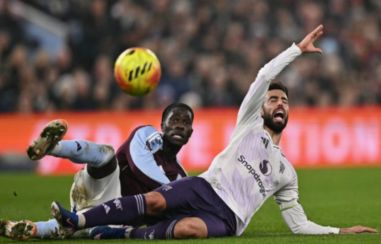 Rogers stars as Villa beat Man Utd to boost title bid