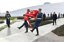 Turkish Vice President Cevdet Yılmaz pays tribute to Victory Monument-PHOTO 