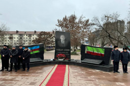 Memorial plaque was erected in Grozny in memory of those who died in crash of an AZAL plane