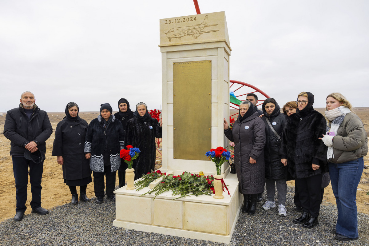 AZAL plane crash victims commemorated at II Alley of Honor and in Aktau -PHOTO 