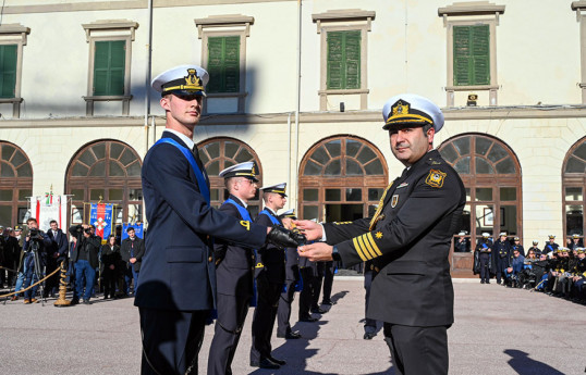 Graduate of Italian Naval Academy presented with Navy Dirk on behalf of Azerbaijan Navy Commander-VIDEO 