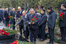 AZAL plane crash victims commemorated at II Alley of Honor and in Aktau -PHOTO 