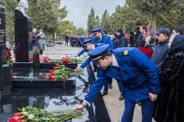 AZAL plane crash victims commemorated at II Alley of Honor and in Aktau -PHOTO 