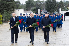 AZAL plane crash victims commemorated at II Alley of Honor and in Aktau -PHOTO 