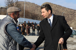 Azerbaijan relocates former IDPS to villages of Shushakand and Khanyurdu in Khojaly, families receive house keys -PHOTO 