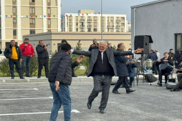 Azerbaijan sends another relocation caravan to Aghdam city, families receive house keys -UPDATED 