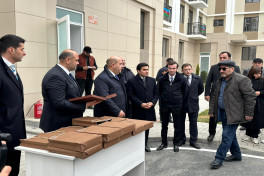Azerbaijan sends another relocation caravan to Aghdam city, families receive house keys -UPDATED 