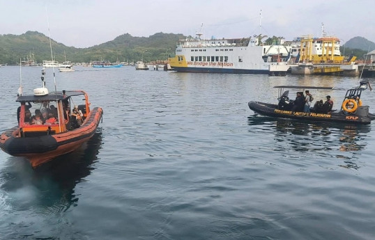 Spanish family missing after boat sinks off Indonesia