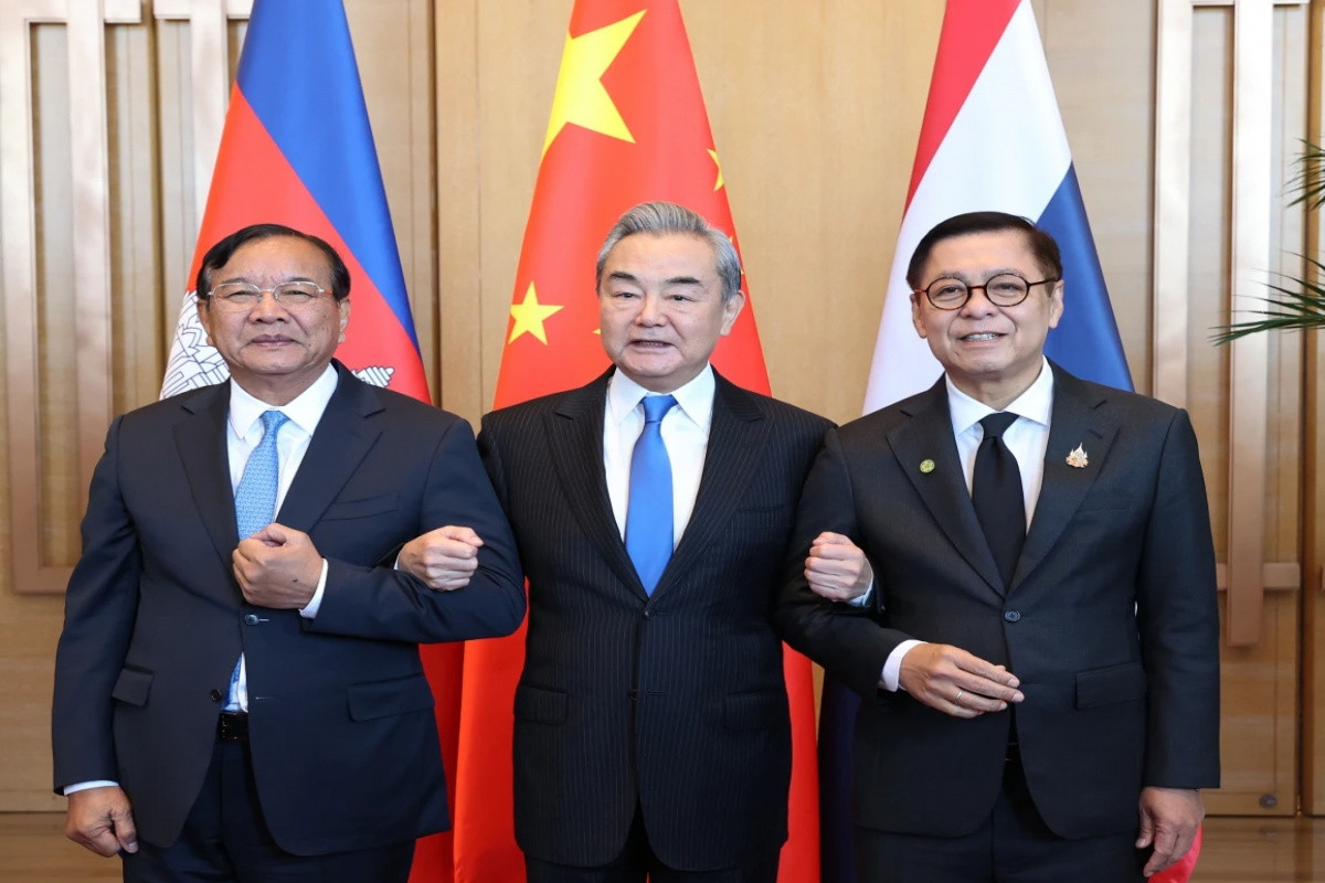 Top diplomats of China, Cambodia and Thailand meet as Beijing seeks to strengthen role in dispute