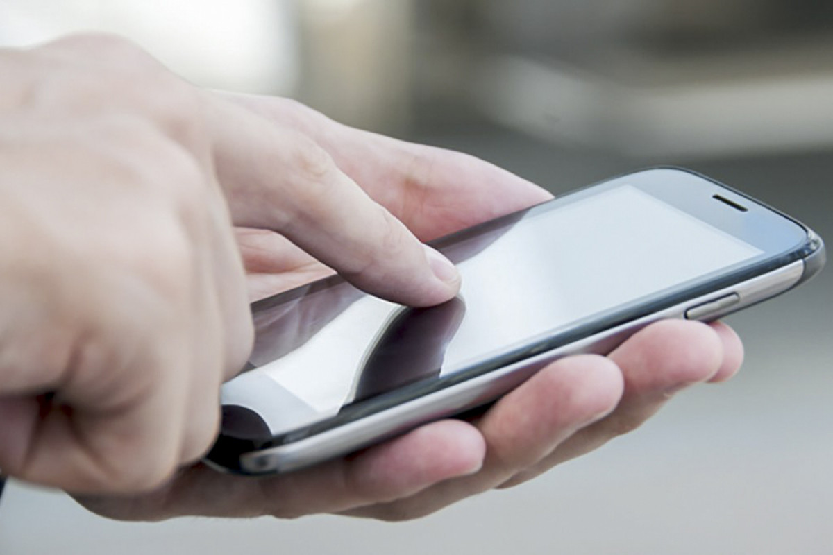 Azerbaijan to charge fee of AZN 100 for registering more than 1 mobile phone imported into country