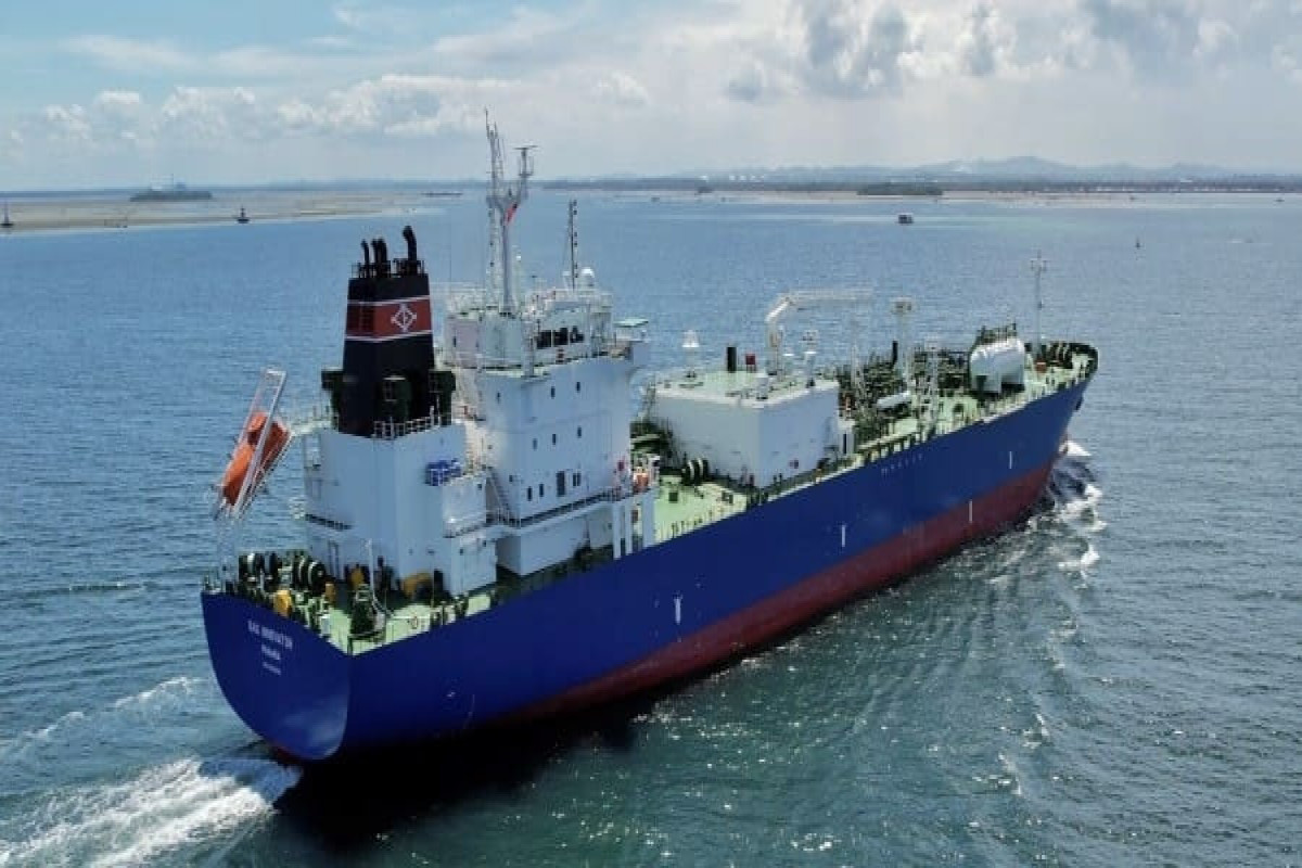 EU lifts sanctions on three tankers carrying Russian gas