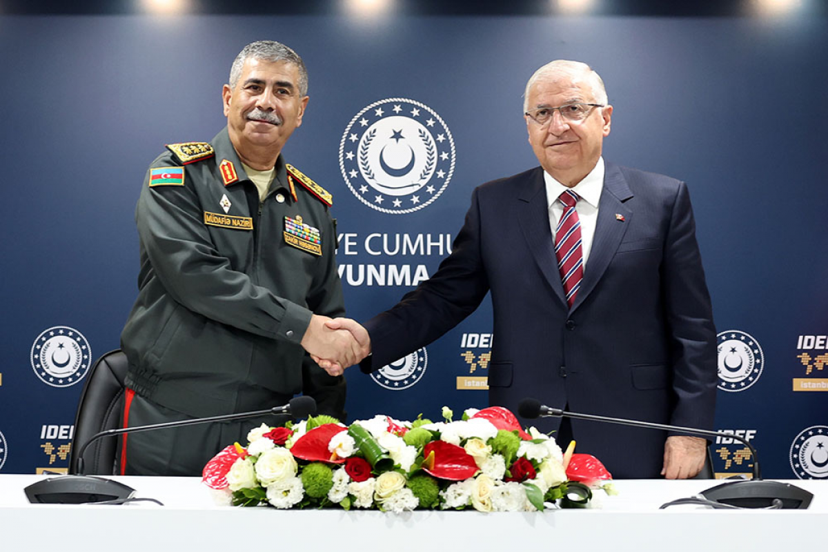Azerbaijani and Turkish Defense Ministers hold meeting in Istanbul