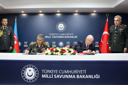 Azerbaijani and Turkish Defense Ministers hold meeting in Istanbul
