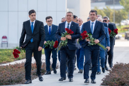 Media leaders pay tribute at Alley of Honor, Hasan bey Zardabi’s grave, and Victory Park on 150th anniversary of Azerbaijani national press