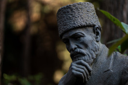 Media leaders pay tribute at Alley of Honor, Hasan bey Zardabi’s grave, and Victory Park on 150th anniversary of Azerbaijani national press