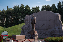Media leaders pay tribute at Alley of Honor, Hasan bey Zardabi’s grave, and Victory Park on 150th anniversary of Azerbaijani national press
