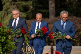 Media leaders pay tribute at Alley of Honor, Hasan bey Zardabi’s grave, and Victory Park on 150th anniversary of Azerbaijani national press