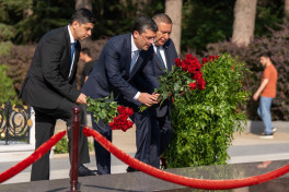 Media leaders pay tribute at Alley of Honor, Hasan bey Zardabi’s grave, and Victory Park on 150th anniversary of Azerbaijani national press
