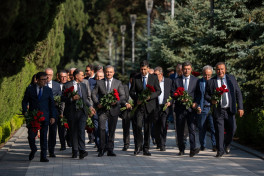 Media leaders pay tribute at Alley of Honor, Hasan bey Zardabi’s grave, and Victory Park on 150th anniversary of Azerbaijani national press