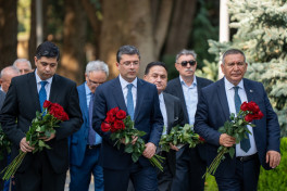 Media leaders pay tribute at Alley of Honor, Hasan bey Zardabi’s grave, and Victory Park on 150th anniversary of Azerbaijani national press