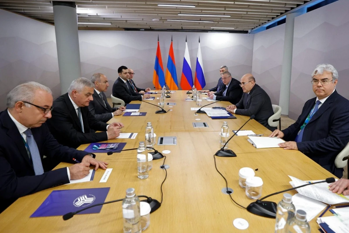 Armenian PM meets with his Russian counterpart